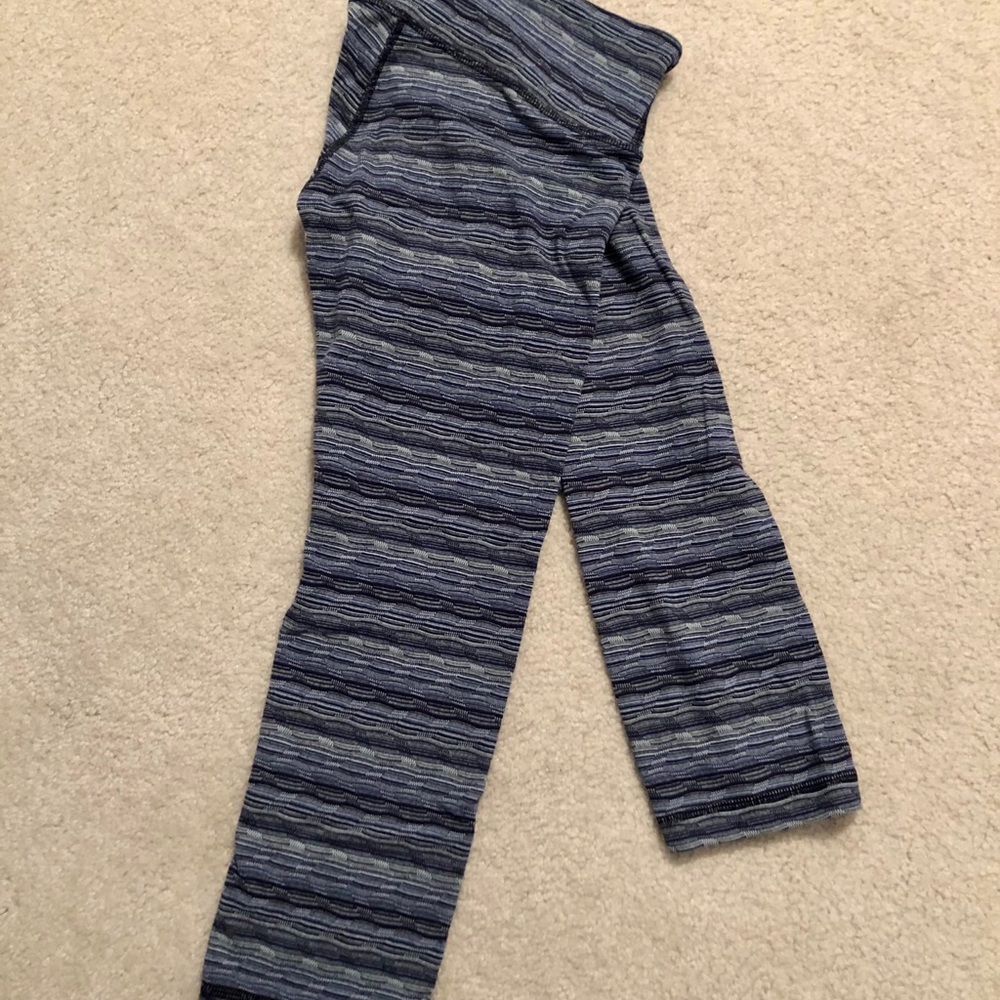 Lululemon -Wunder Under- Size 8 - image 3
